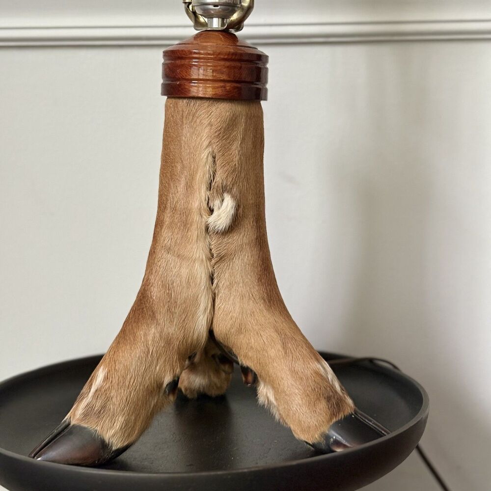 Vintage Taxidermy Deer Hoof Lamp 3 Leg Tripod Base Rustic Cabin Lodge Decor Work - Picture 4 of 13